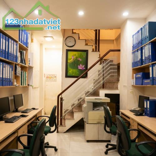 Với 9 Tỷ, Đi Bộ Ra Sở Thú, Sau Lưng Đài Truyền Hình, Quận 1 - 3