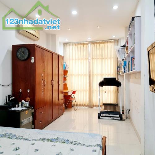 Với 9 Tỷ, Đi Bộ Ra Sở Thú, Sau Lưng Đài Truyền Hình, Quận 1 - 5