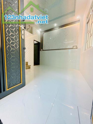 Nhà nhỏ 3 tầng đường Ba đình, Phường 8, Quận 8, Giá 2.68 tỷ - 2