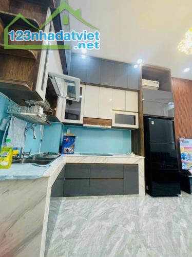Mặt tiền Âu Dương Lân - 3 tầng - dòng tiềng 18tr/tháng - chỉ 9 tỷ 5
