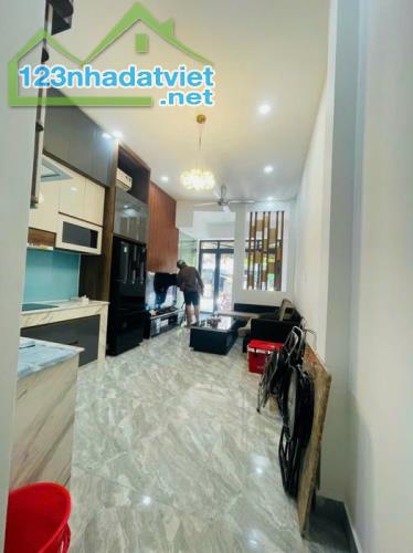 Mặt tiền Âu Dương Lân - 3 tầng - dòng tiềng 18tr/tháng - chỉ 9 tỷ 5 - 1