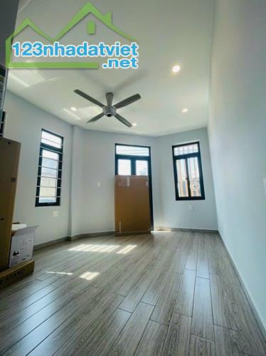 Mặt tiền Âu Dương Lân - 3 tầng - dòng tiềng 18tr/tháng - chỉ 9 tỷ 5 - 2