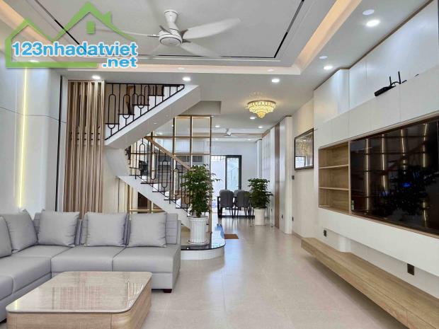 Bán nhà mặt tiền - Lê Bôi - 5x20 - 4 tầng hoàn công - gần chợ - 1