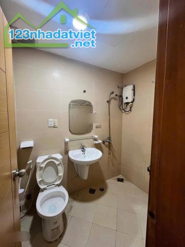 Bán chung cư Hoàng Kim Thế Gia 83m2, 3PN - 2WC, giá 3 tỷ 8, sổ hồng riêng - 2