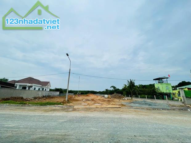 BÁN 3 NỀN ĐẤT GIÁ CỰC RẺ CHỈ 980 TRIỆU GẦN NGAY CHỢ ĐÊM TÂN UYÊN - 1
