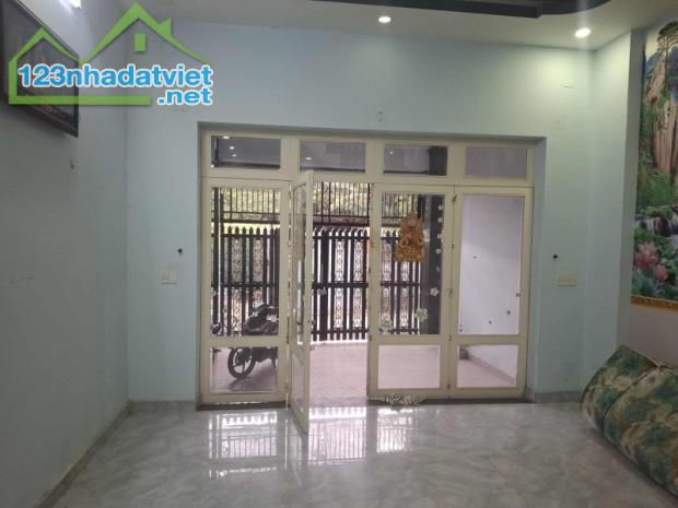 Bán nhà 96m2  đường Gò Cát, Phú Hữu, Q9, Thủ Đức, TP HCM, 3 tầng, sổ hồng. Giá 6,45 tỷ.