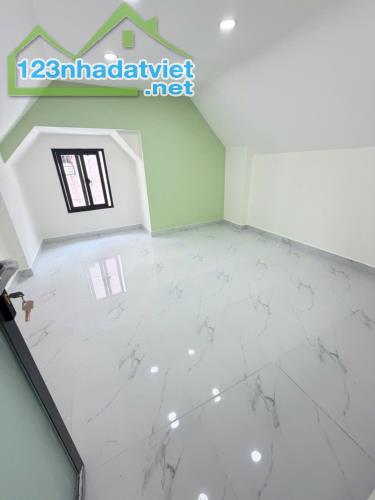 Bán nhà mới Dương Bá Trạc P.1 Quận 8. Cách mặt t.i.ề.n đường khoảng 100m.
