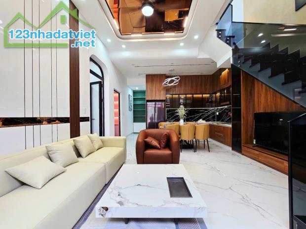 Nhà 2 tầng Trường Chinh . DT:79m , ngang 9m , sổ đẹp vuông vức - 1