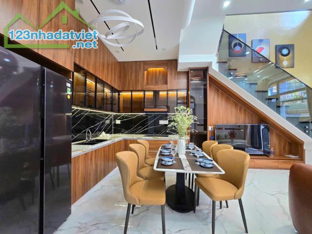 Nhà 2 tầng Trường Chinh . DT:79m , ngang 9m , sổ đẹp vuông vức - 2