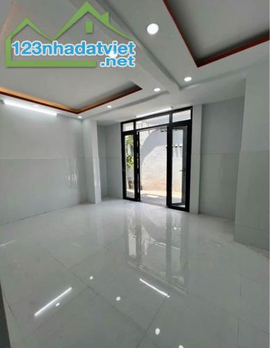 Bán nhà mới Q.8. Cách 2 căn nhà ra mặt t.i.ề.n đường. - 3