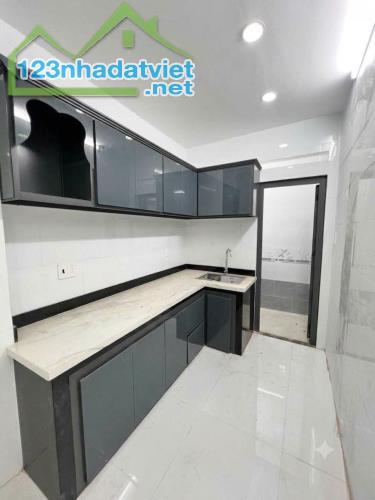 Bán nhà mới Q.8. Cách 2 căn nhà ra mặt t.i.ề.n đường. - 4