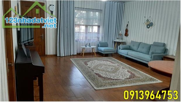 Cần bán gấp căn hộ ngay trung tâm Q.1 View Bitexco - Bến Nhà Rồng; 0913964753