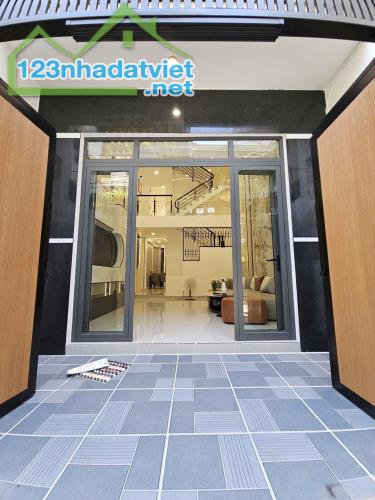 Nhà đẹp sang trọng 4.6x13m Âu Dương Lân P2Q8 P.Chánh Hưng - 1