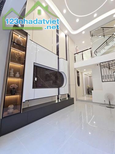 Nhà đẹp sang trọng 4.6x13m Âu Dương Lân P2Q8 P.Chánh Hưng - 2
