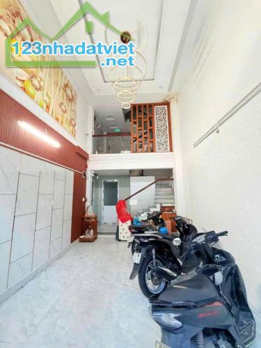 TÒA NHÀ 5 TẦNG THANG MÁY –8 CHDV –DÒNG TIỀN 30-50TR/THÁNG – TRUNG TÂM GÒ VẤP – 8.9 TỶ