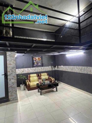 Cho thuê nhà ngõ đường Hoàng Mai, Hoàng Mai 30m x 2.5 tầng, giá 6tr/tháng