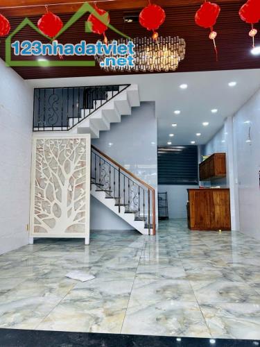 đề: Bán nhà mới trệt 2 lầu Tăng Nhơn Phú A, 84.5\text{m}^2 nở hậu, Đang cho thuê 18tr/th - 1