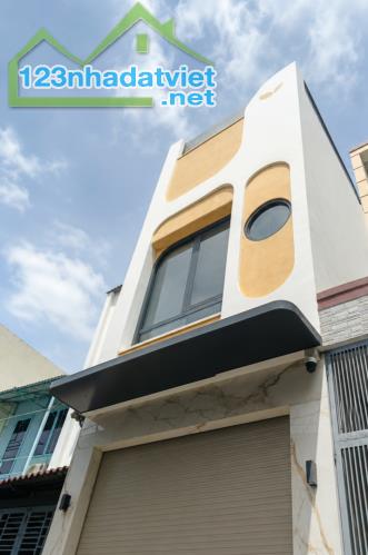 Nhà siêu phẩm ba tầng - Gò Vấp