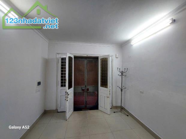 Cho thuê nhà ngõ ôtô phố Đặng Tiến Đông, Đống Đa, 30m x 5 tầng, giá 12.5tr/tháng