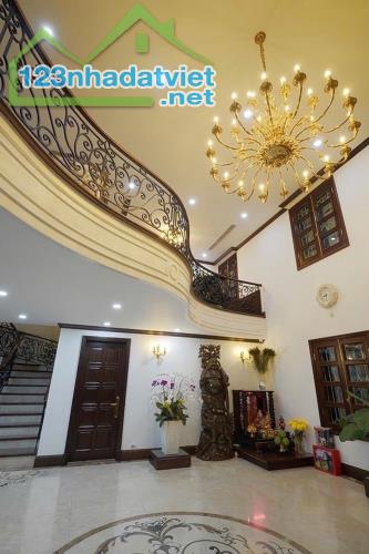 DINH THỰ 2 MẶT TIỀN HIỆP BÌNH CHÁNH - 238m2 - 4 TẦNG - NGANG 14M - 42t - 2