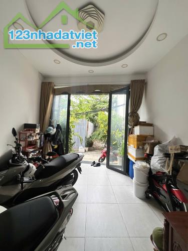 🔥 NHÀ MỚI 4 TẦNG – HẺM XE HƠI 7 CHỖ – SÁT MẶT TIỀN PHẠM VĂN ĐỒNG – 4PN – CHỈ 7.3 TỶ