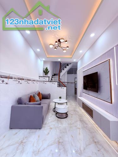 Mặt tiền kinh doanh nail tóc Cao Xuân Dục P12Q8