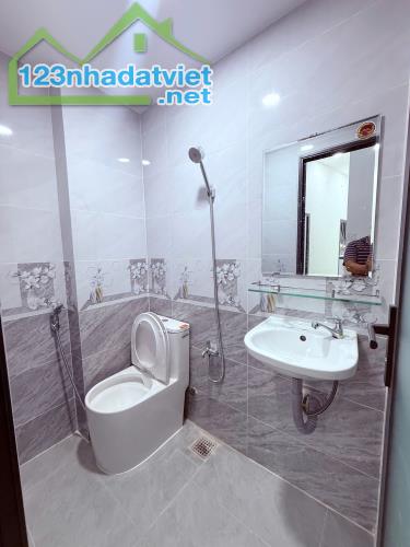 Mặt tiền kinh doanh nail tóc Cao Xuân Dục P12Q8 - 3