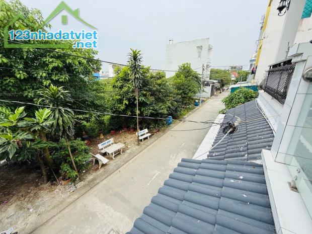 Nhà đẹp, hẻm rộng 6m - 3 tầng - 51m2 - 5,x tỷ - gần trường mầm non, cấp 1,2,3