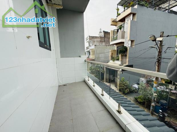 Nhà đẹp, hẻm rộng 6m - 3 tầng - 51m2 - 5,x tỷ - gần trường mầm non, cấp 1,2,3 - 1