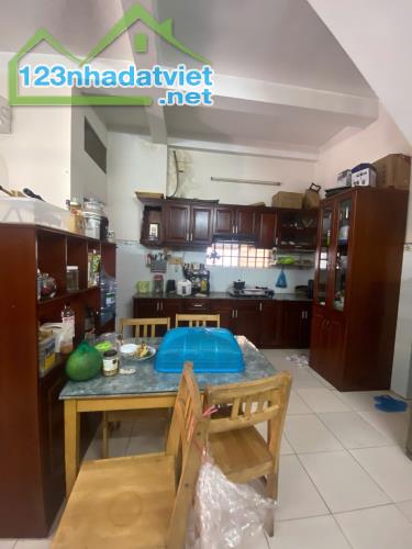 Thủ Đức 180m2 CN ngang 6m hẻm xe hơi 8m nhà cấp 4 tiện xây mới nhỉnh 8ty - 1