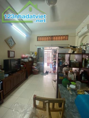 Thủ Đức 180m2 CN ngang 6m hẻm xe hơi 8m nhà cấp 4 tiện xây mới nhỉnh 8ty