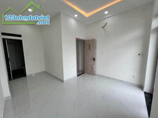 Bán nhà mới Q.8. Cách mặt t.i.ề.n đường khoảng 100m. - 2