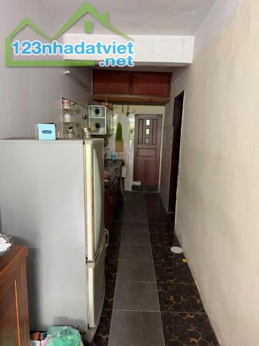 Cho thuê tập thể tầng 2 phố Đại La, Hai Bà Trưng, 80m , 4 ngủ, giá 8tr/tháng
