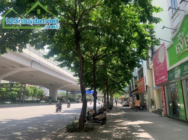 BÁN ĐẤT MẶT PHỐ PHẠM VĂN ĐỒNG CẠNH CV HOÀ BÌNH. 98M2. LÔ GÓC MT 9.3M. 44.8 TỶ