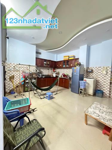 BÁN NHÀ HẺM DƯƠNG BÁ TRẠC P2 Q8 CŨ - 50M RA MẶT TIỀN -76m2 - GIÁ 8.x tỷ - 2