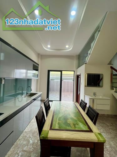 Bán nhà 3 tầng, 76m2  đường số 160, Tăng Nhơn Phú A, Q9, Thủ Đức, TP HCM. Giá 6.75 tỷ, sổ - 3