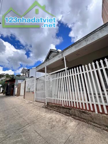 NHÀ ĐƯỜNG LÊ HỒNG PHONG – ĐÀ LẠT