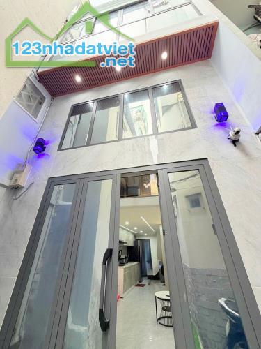 NHÀ MỚI QUẬN 10 – TẶNG NỘI THẤT – 5,1 TỶ – LÝ THÁI TỔ – 3 TẦNG – 2 MẶT HẺM THÔNG