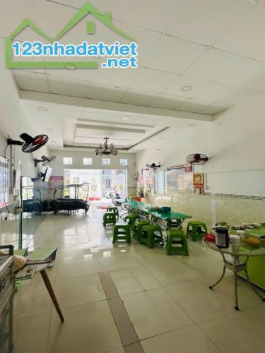 [H2685*] Nhà 2 Tầng Diện Tích Khủng 180m2 Sát Chợ Cầu - Giá 9.x Tỷ