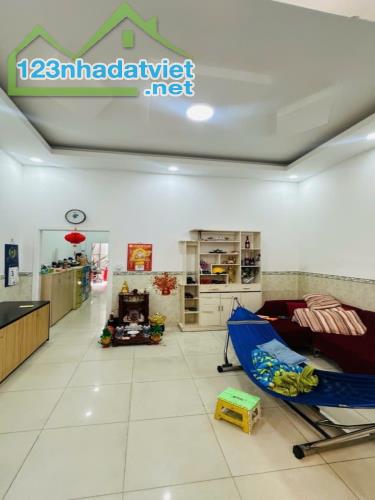 [H2685*] Nhà 2 Tầng Diện Tích Khủng 180m2 Sát Chợ Cầu - Giá 9.x Tỷ - 2