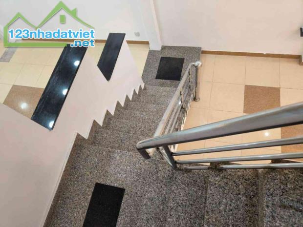 Nhà mặt hẻm rộng đương Âu Dương Lân 66 2 4.2 16 7.6 tỷ - 2