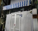 CHO THUÊ NHÀ MỚI 3 MẶT TIỀN: 1 TRỆT 2 LẦU + SÂN THƯỢNG, DTSD: 105M2, 2PN, FULL NỘI THẤT