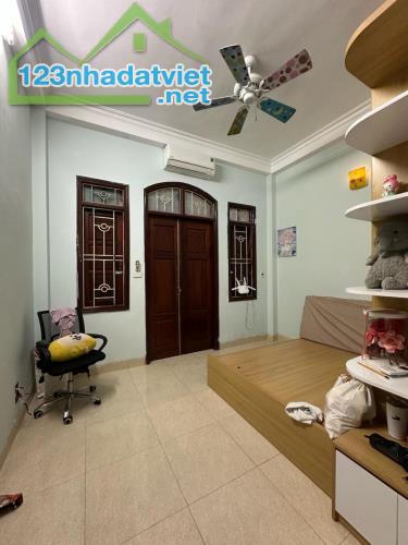 Cho thuê nhà nguyên căn 90m2 ôtô đỗ cửa ngõ thông Ciputra 12 tr tháng