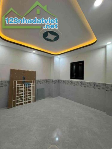 NGAY CHỢ BÌNH LONG - 54M2 (4 X 13.5) - ĐƯỜNG 8M THÔNG - 2 TẦNG CHỈ 4 TỶ - 3