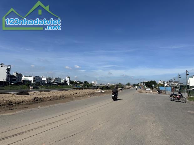 [KH037*] Đất vuông 4x17m sát khu biệt thự Tô Ngọc Vân, giá 2.x tỷ.