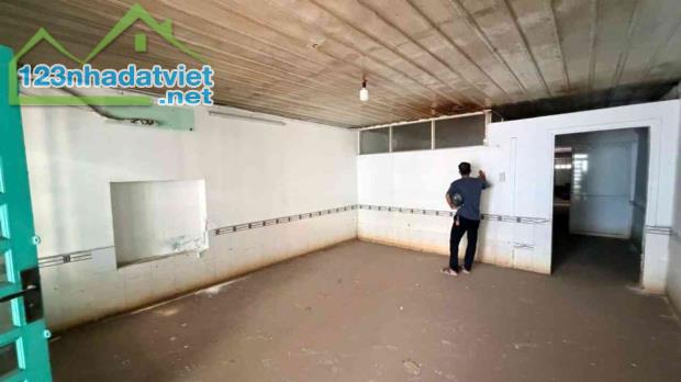BÁN ĐẤT TẶNG NHÀ - 109M2 NGANG 5M BỀ THẾ - KHU HIỆN HỮU - PHẠM THẾ HIỂN - CHỈ NHỈNH 5 TY - 1