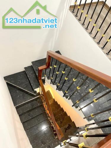 Cho thuê nhà, 98m2_ 5T; Thái Thịnh, Yên Lãng, Nguyễn Văn Tuyết -47 tr - 2