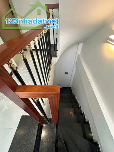 Tôi cho thuê nhà, Chùa Bộc, Phạm Ngọc Thạch, Đống Đa, 121m2x 2T -30 tr - 1