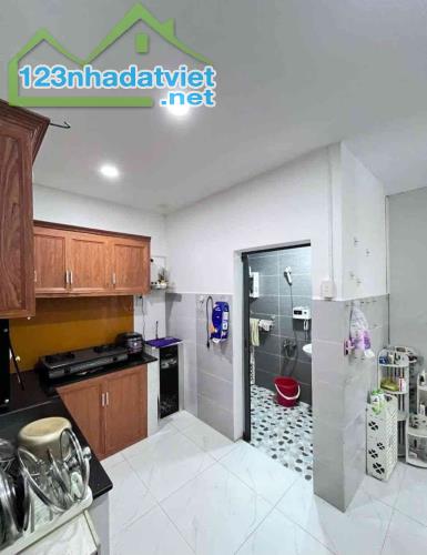 Bán nhà Q.8 cách 4 căn nhà ra mặt t.i.ề.n đường. - 6