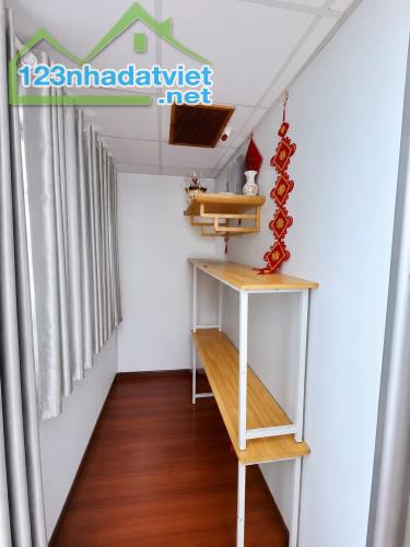 Bán nhà Q.8 cách 4 căn nhà ra mặt t.i.ề.n đường. - 8